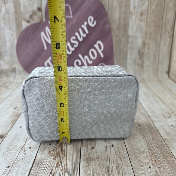 Women's MAC Silver Cosmetic Bag Small - Picture 6 of 8